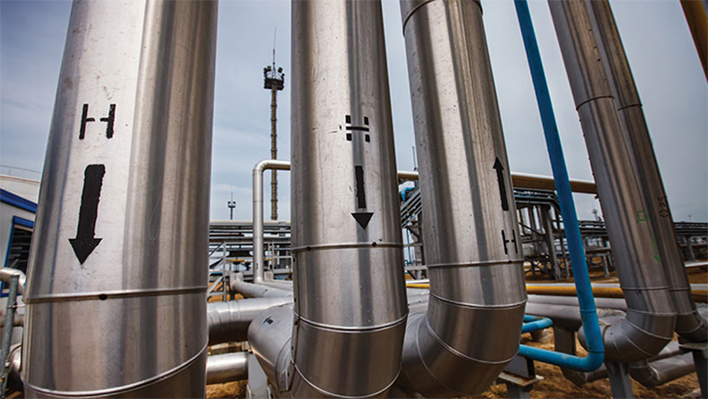 Hydrogen-marked steel pipelines in an industrial energy facility