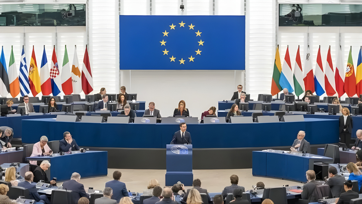 European Parliament session with officials and EU flag symbolising hydrogen policy and regulation.