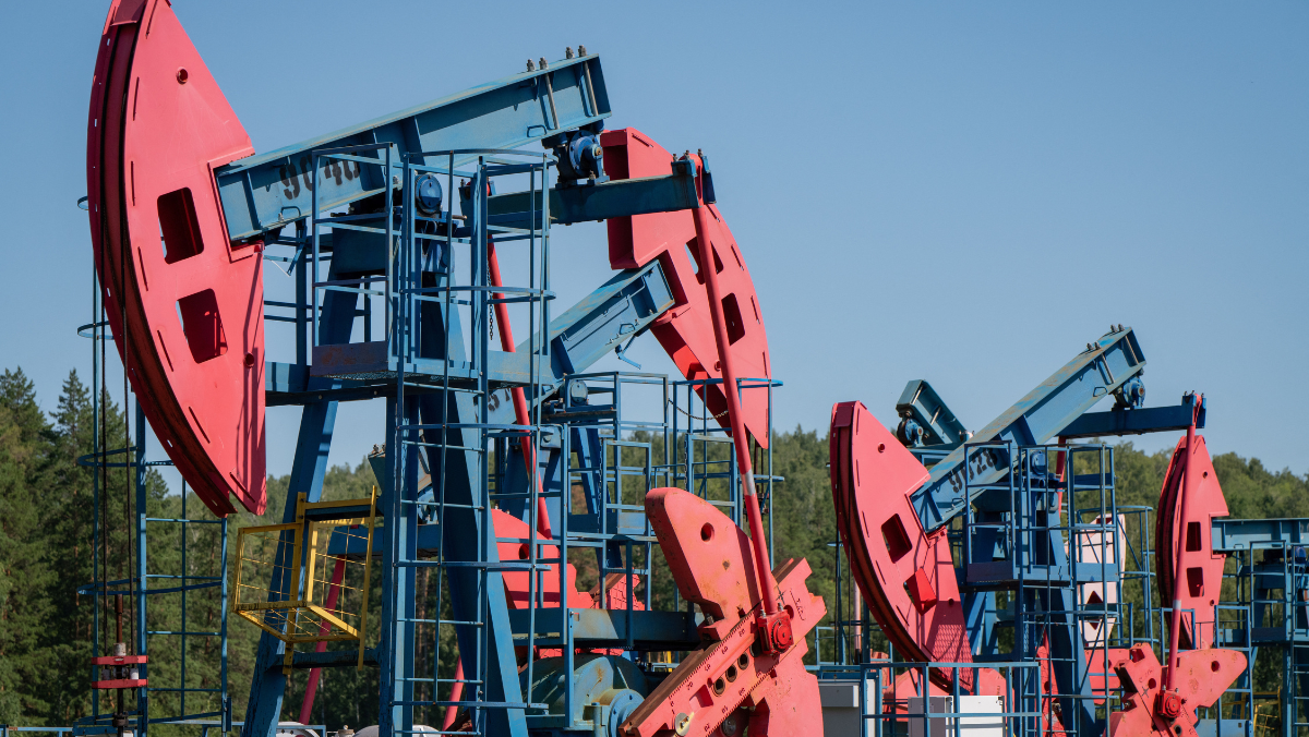 Hydrogen infrastructure with pump jacks symbolizing Europe’s push for cross-border clean-fuel networks.